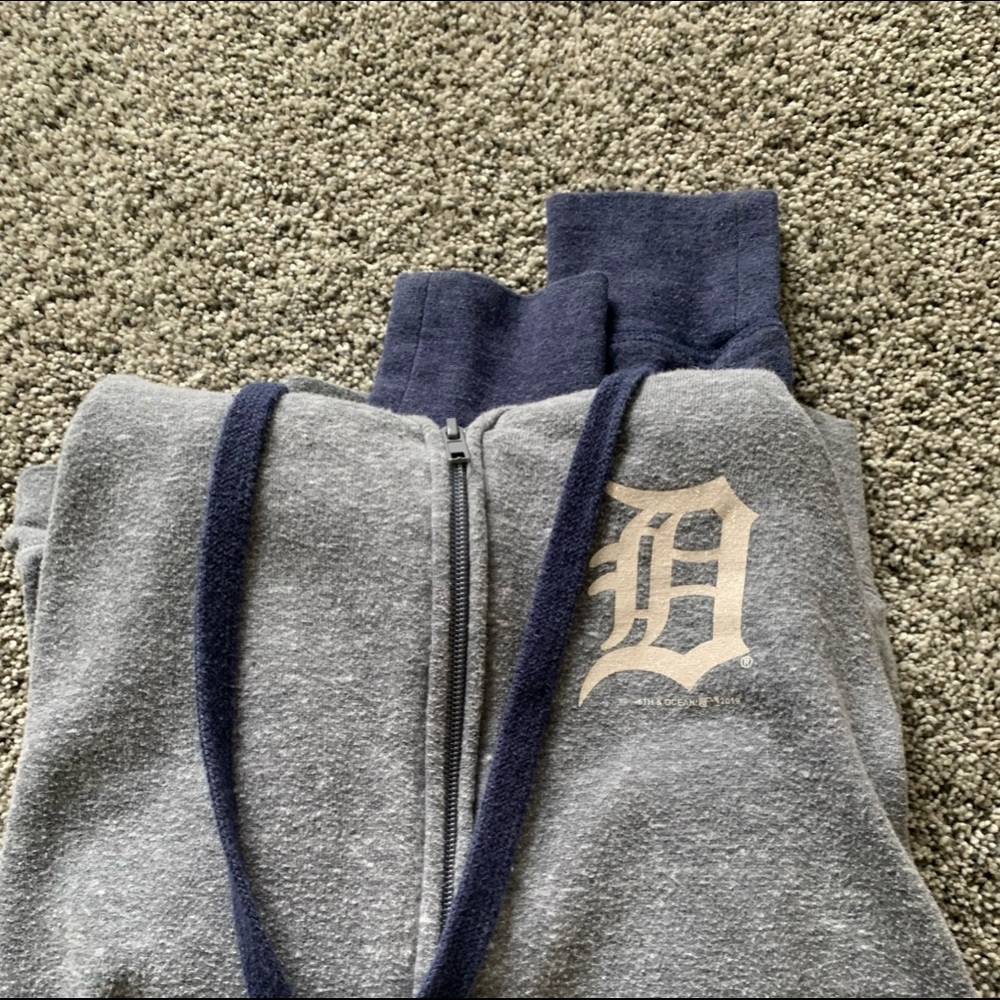 Lightly worn zip up hoodie